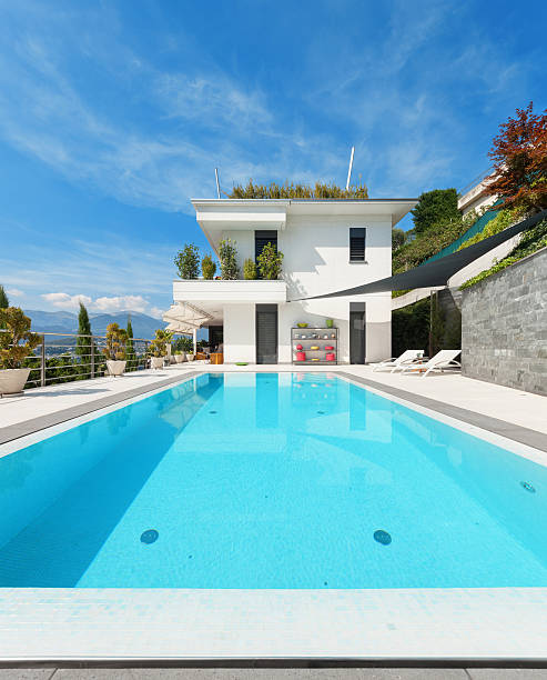 istock white house with swimming pool 487976084
