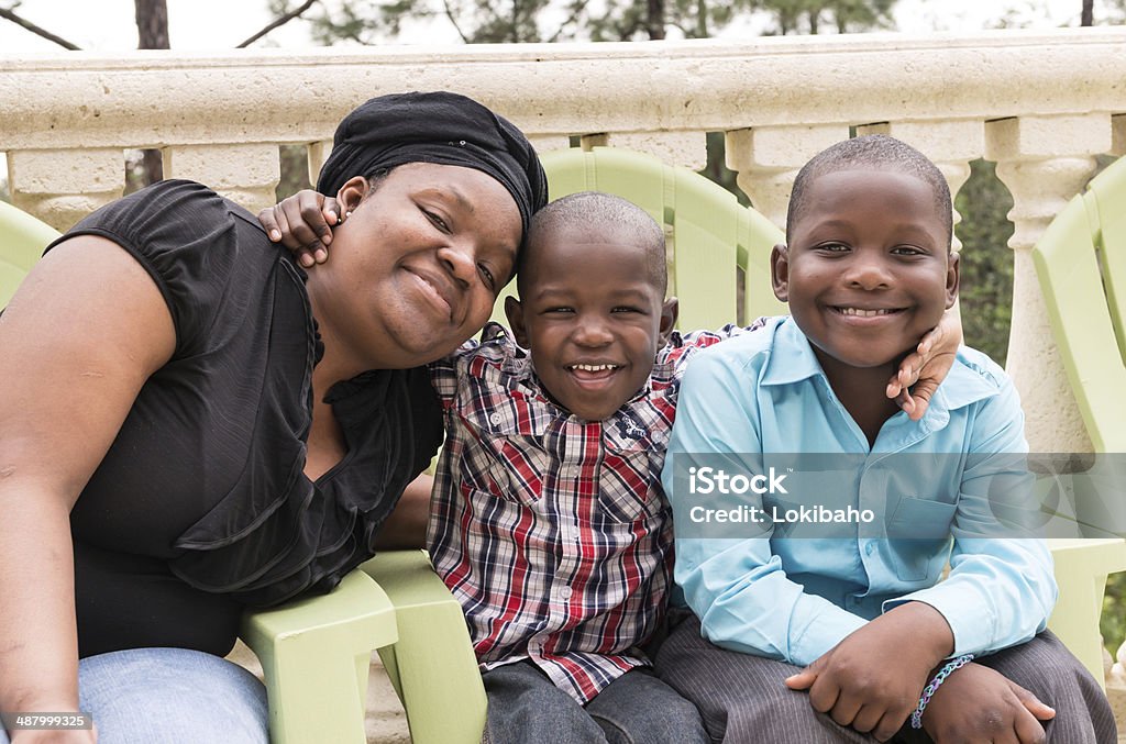 Afroamerikanischen Mutter und zwei Söhne - Lizenzfrei Afrikanischer Abstammung Stock-Foto