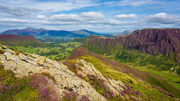 zakres końcowy rodge w lake district, cumbria, anglia - saddleback mountain zdjęcia i obrazy z banku zdjęć