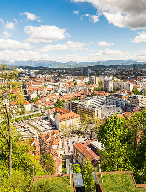istock Panoramic view of a city with mountains in the back 488003141
