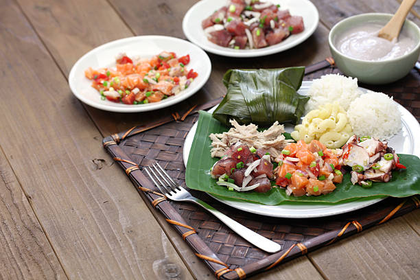 piatto pranzo tradizionale hawaiana - hawaiian food foto e immagini stock