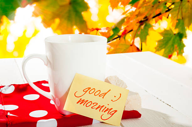 O Copo De Café E De Outono Forest Bom Dia - Fotografias de stock e mais imagens de 2015 - 2015, Amarelo, Bebida - iStock O Copo De Café E De Outono Forest Bom Dia - Fotografias de stock e mais imagens de 2015 - 2015, Amarelo, Bebida - iStock