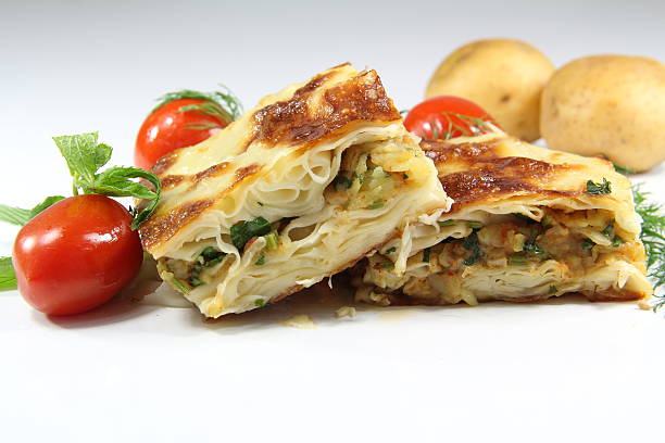 türkische borek isoliert - börek turkish culture middle eastern cuisine pie stock-fotos und bilder