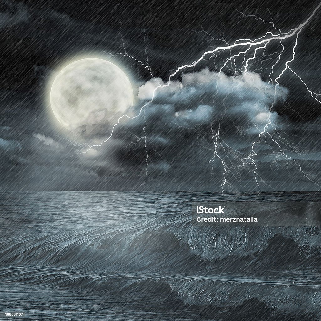 Tempestade do oceano à noite e a Lua - Royalty-free Astronomia Foto de stock