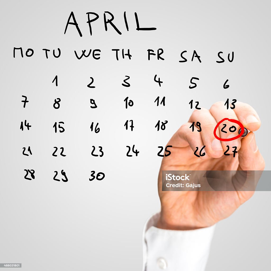 Hombre dibujo de Pascua día en el calendario - Foto de stock de 2014 libre de derechos