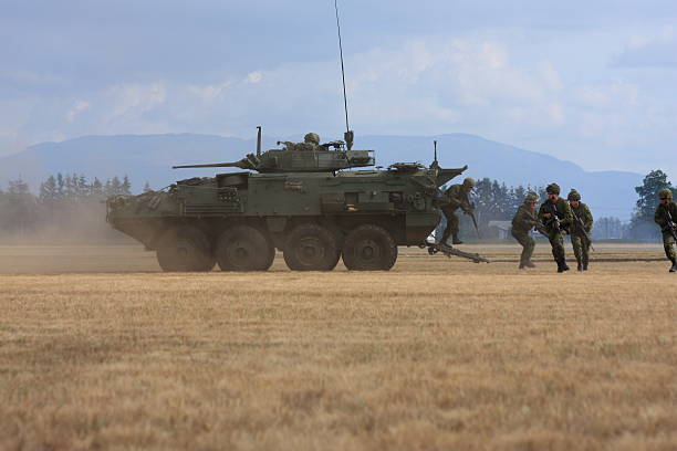 tank-demonstration - military land vehicle armored vehicle tank war stock-fotos und bilder
