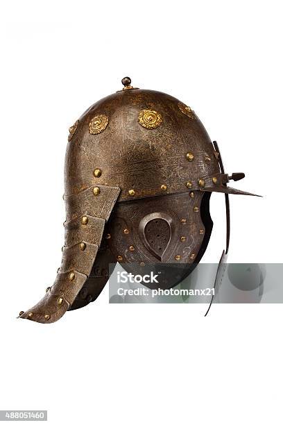 Casco Antiguo De Knight Original Aislado En Blanco Foto de stock y más banco de imágenes de 2015 - 2015, Accesorio de cabeza, Anticuado