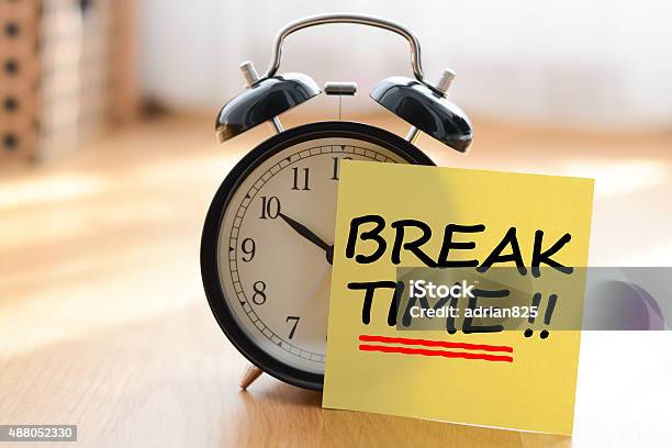 Break Time Concept With Classic Alarm Clock Stok Fotoğraflar & Mola Vermek‘nin Daha Fazla Resimleri - Mola Vermek, Hafta sonu etkinlikler, Çalışmak
