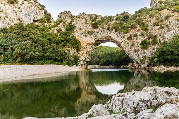 有名なポンテ d'arc ardècheで、フランス - ardeche france landscape nature ストックフォトと画像