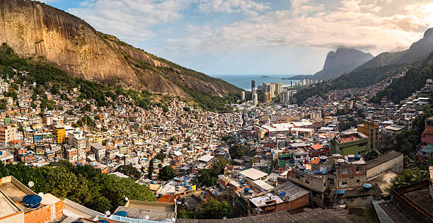 vista panorâmica do rio de janeiro favela da rocinha - rio de janeiro panoramic skyline scenics imagens e fotografias de stock