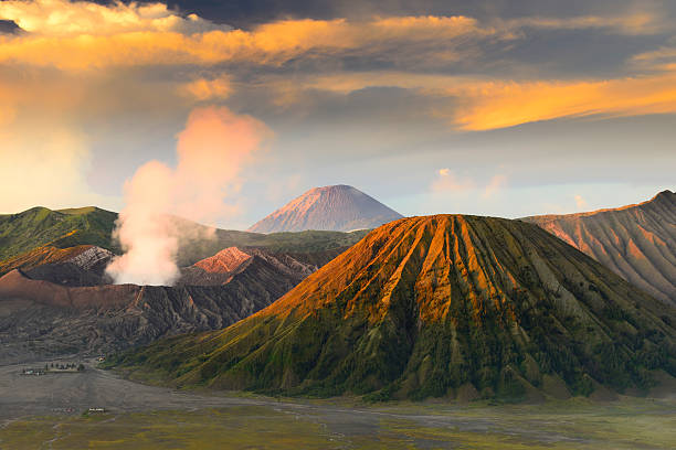 Sumeru Slopes 60+ Sumeru Volcano Stock Photos, Pictures & Royalty-Free Images - iStock