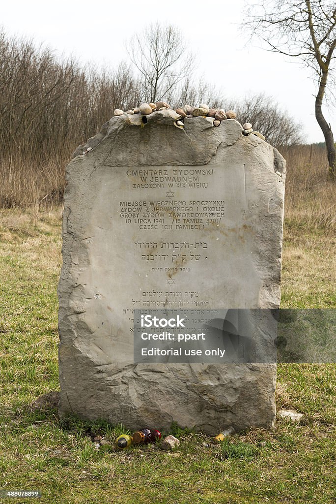 Monumento di ebrei pogrom in Jedwabne - Foto stock royalty-free di Ambientazione esterna