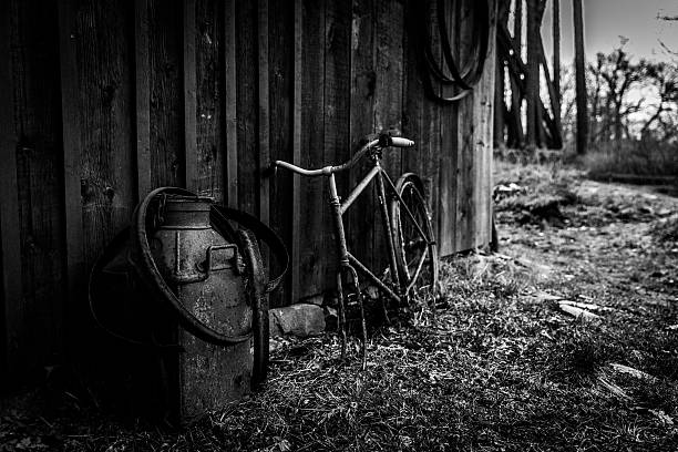 istock Rusty vintage milk can and completely damaged old bicycle 488082142
