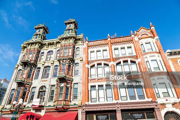 Photo libre de droit de La Façade Historique De Maisons Du Quartier De Gaslamp À San Diego banque d'images et plus d'images libres de droit de Affaires