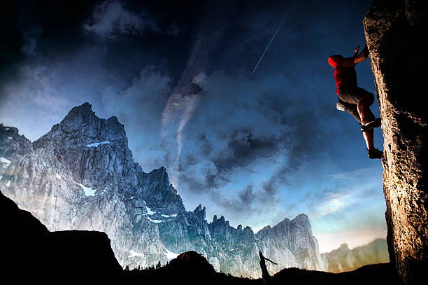 epic cena - mountain climbing rock climbing adventure incentive - fotografias e filmes do acervo