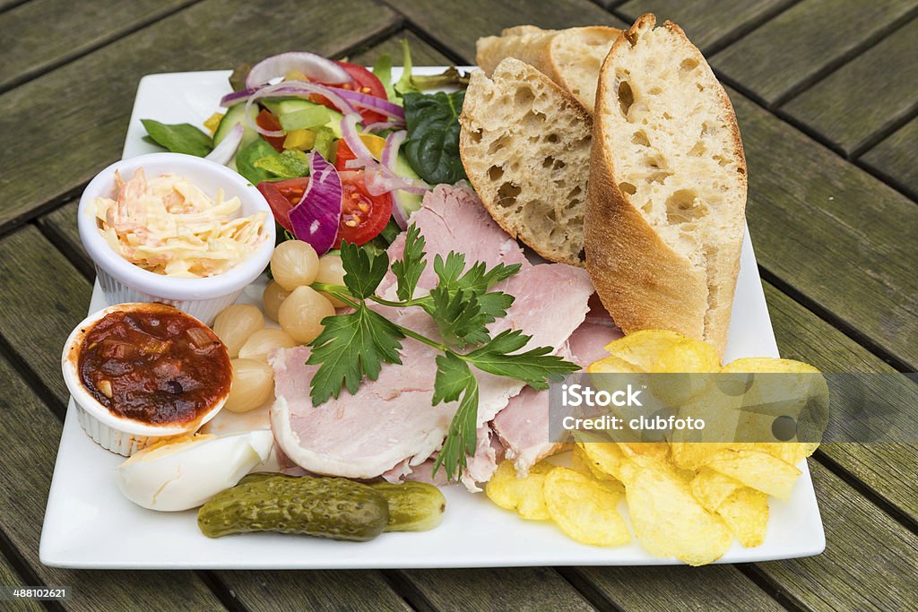 Ploughmans almoço com fatias de presunto - Foto de stock de Almoço royalty-free