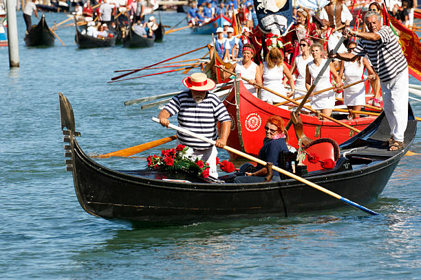 regata storica, veneza - editorial in a row national landmark famous place imagens e fotografias de stock