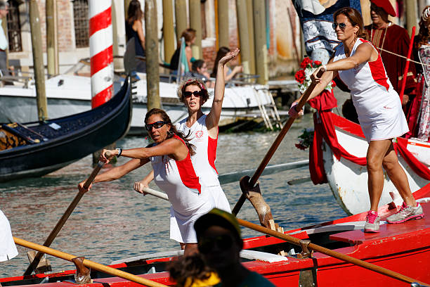 regata storica, veneza - editorial in a row national landmark famous place imagens e fotografias de stock