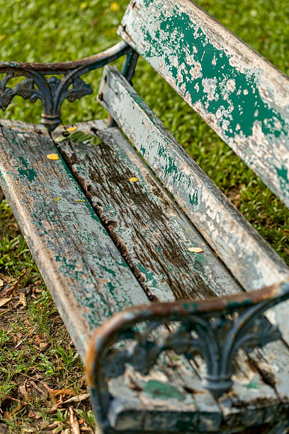 istock Old Wooden Bench / Wooden Bench 488117694