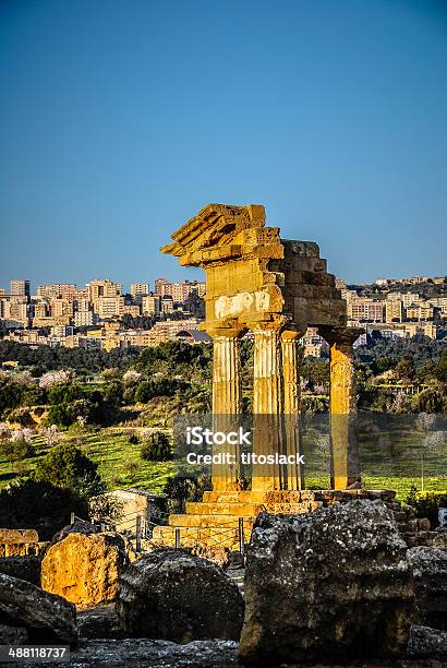 Foto de E Templo De Castor Polluxagrigento Sicília e mais fotos de stock de Agrigento - Agrigento, Sicília, Arruinado