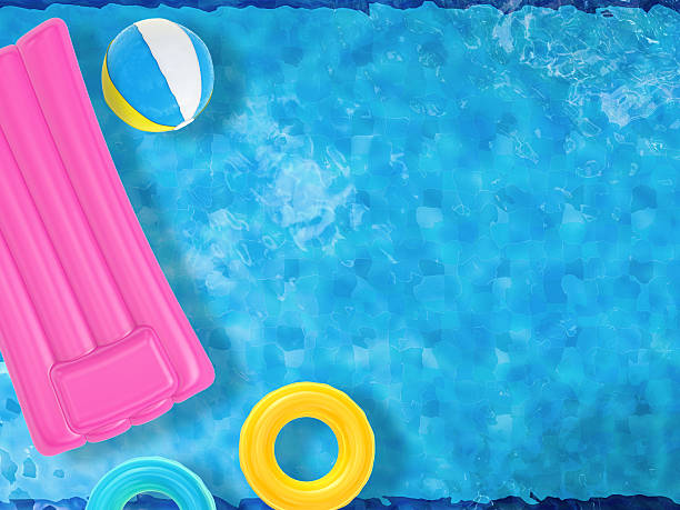 diversão de verão com brinquedos na piscina insuflável vista de cima flutuante - swimming pool party summer beach ball imagens e fotografias de stock