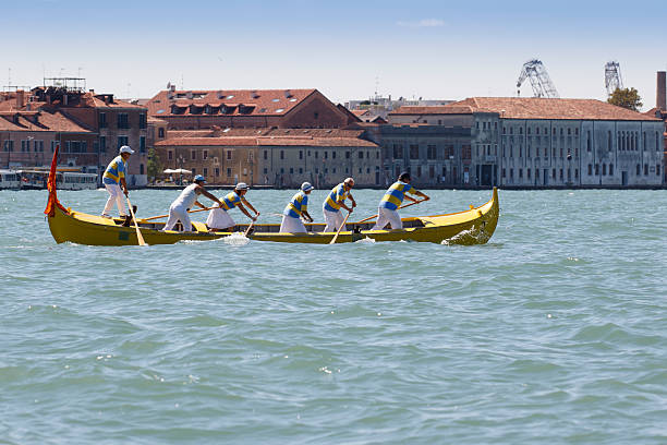 regata storica, venedig - editorial in a row national landmark famous place stock-fotos und bilder