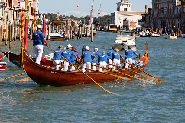 venezia, regata storica - editorial in a row national landmark famous place foto e immagini stock