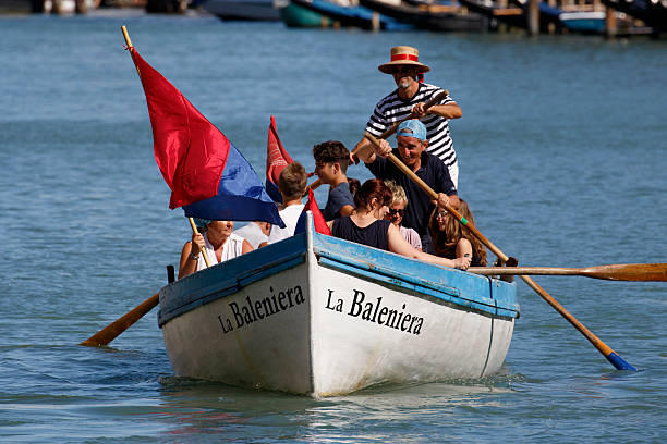 venezia, regata storica - editorial in a row national landmark famous place foto e immagini stock