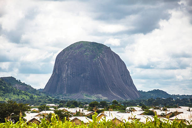 Zuma Rock, Nigeria Zuma Rock is a large monolith near Abuja. abuja stock pictures, royalty-free photos & images
