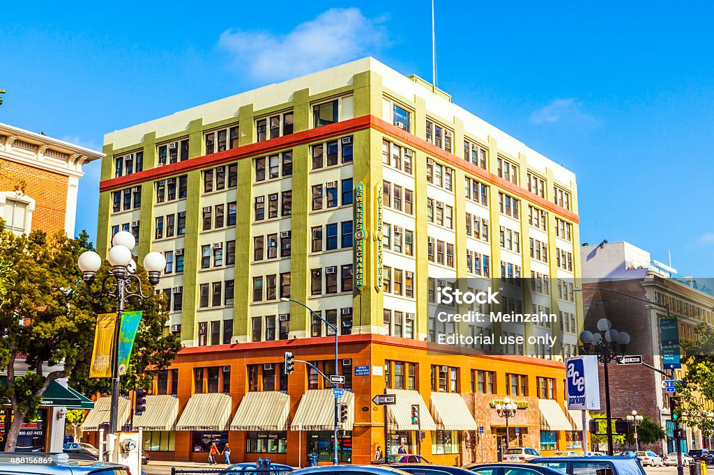 Facciata di edifici storici nel gaslamp quarter di San Diego - Foto stock royalty-free di Affari