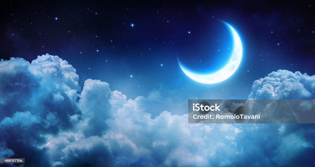 Romantische half moon auf den Wolken - Lizenzfrei Nacht Stock-Foto