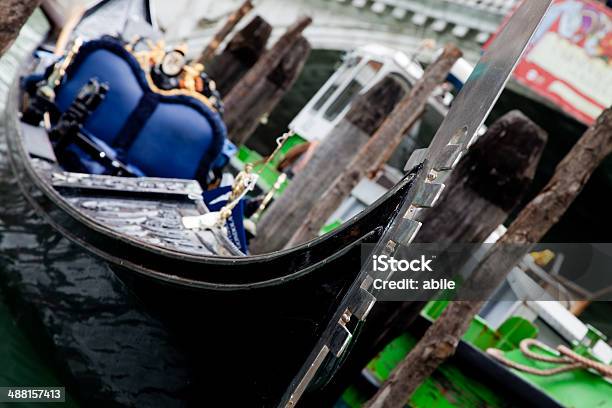 Boat En Venecia Foto de stock y más banco de imágenes de Agua - Agua, Cultura Italiana, Embarcación marina