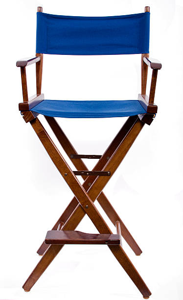 blue silla de director de hollywood la industria sobre fondo blanco - silla de director fotografías e imágenes de stock