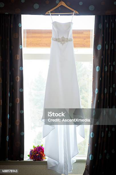 Vestido De Noiva - Fotografias de stock e mais imagens de Beleza - Beleza, Bouquet, Branco