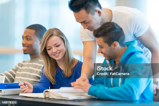 Collegestudenten Stockfoto und mehr Bilder von Afrikanischer Abstammung - Afrikanischer Abstammung, Afro-amerikanischer Herkunft, Akademisches Lernen