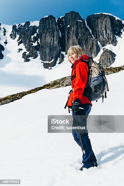 Zimowe Wspinanie Się - zdjęcia stockowe i więcej obrazów Alpinizm - Alpinizm, Aspiracje, Badanie
