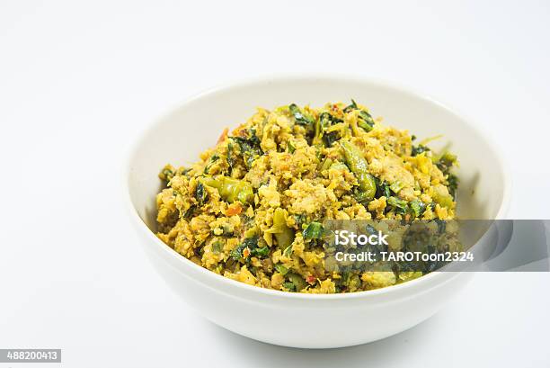 Pyszne Jedzenie Tajskie Żółty Curry W Śnieżnobiałej Miski - zdjęcia stockowe i więcej obrazów Azja