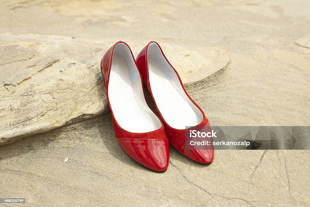 Rosse scarpe da donna - Foto stock royalty-free di Donne