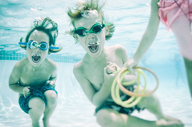 istock Children play and scream underwater 488219602