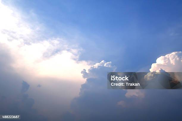 雲のある青空 - まぶしいのストックフォトや画像を多数ご用意 - まぶしい, オゾン層, 人物なし