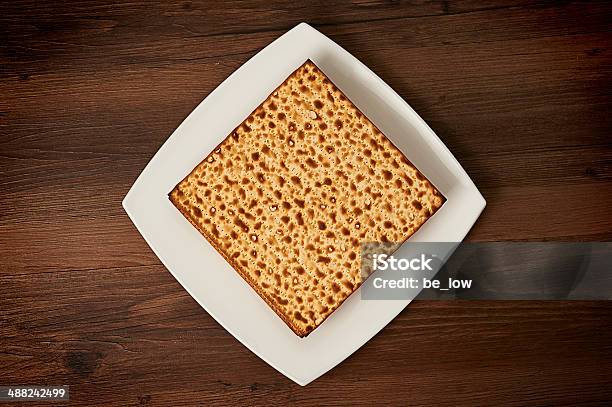 Matzot Na Mesa - Fotografias de stock e mais imagens de Castanho - Castanho, Comemoração - Conceito, Comida