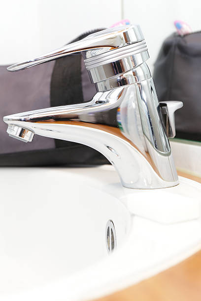 robinet brillant. - bathroom luxury indoors vanity mirror photos et images de collection