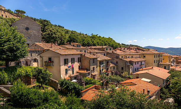 Cortona tuscan town Houses of Cortona, an antique tuscan town in Italy cortona stock pictures, royalty-free photos & images