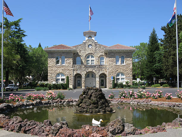 Sonoma City Hall, California, USA City Hall of Sonoma at the centre of Sonoma Plaza, California, USA sonoma square stock pictures, royalty-free photos & images