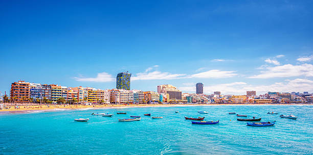 playa de las canteras a las palmas de gran canaria - sky travel destinations tourism canary islands foto e immagini stock