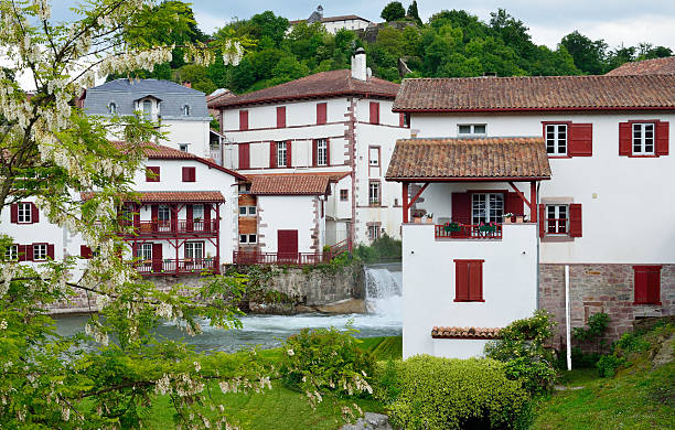 Baskische Stadt in der französischen Pyrénées – Foto