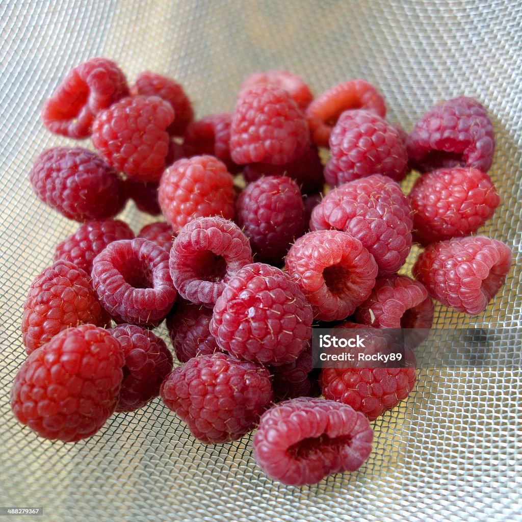 Свежей выбрали raspberries - Стоковые фото Без людей роялти-фри