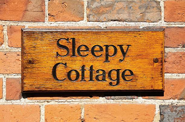 istock Wooden sleepy cottage sign. 488282868