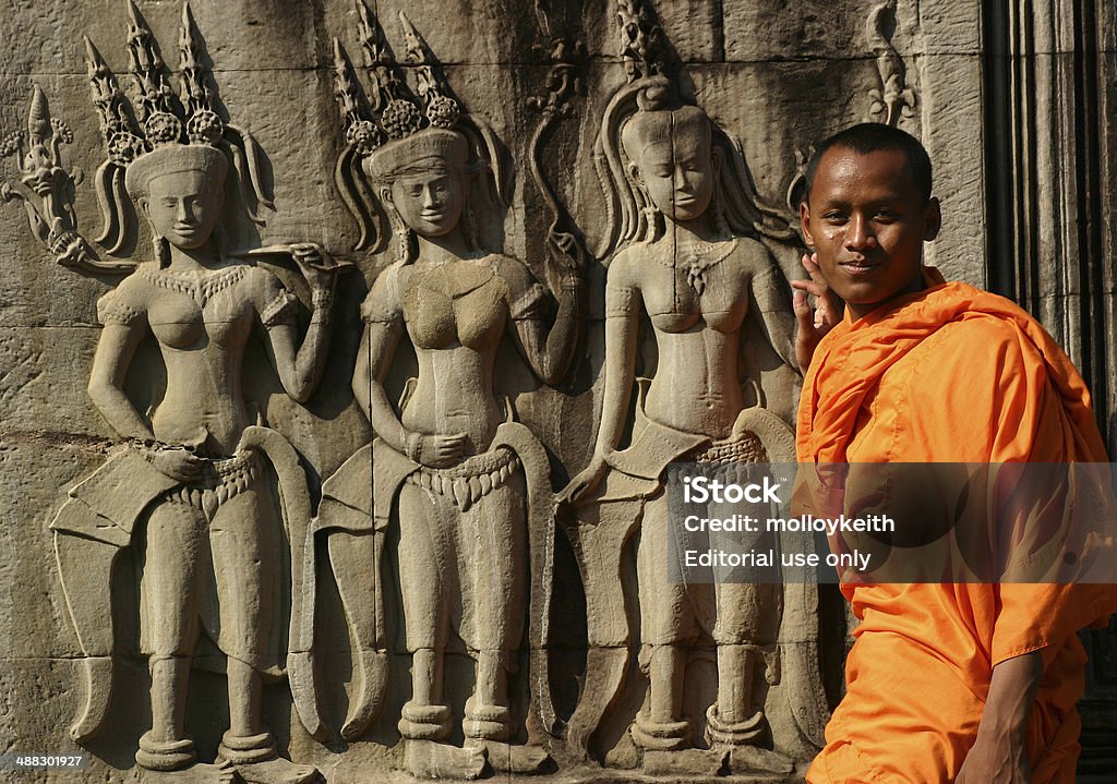 Mnich nowicjusz w Angkor Wat - Zbiór zdjęć royalty-free (Angkor Wat)