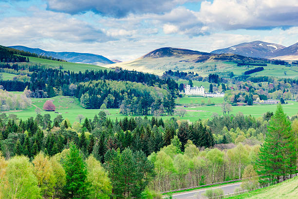 perthshire paysage écossais highland - scotland castle highlands region scottish culture photos et images de collection